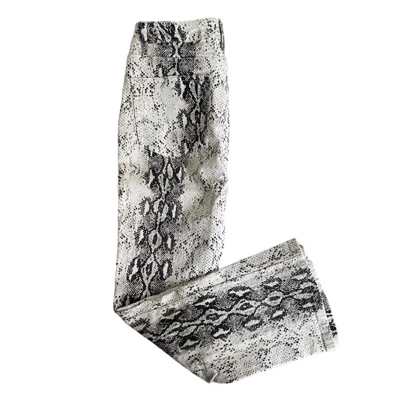ASHLEY MANSON Snake Print Flared Cropped - Picture 5 of 9